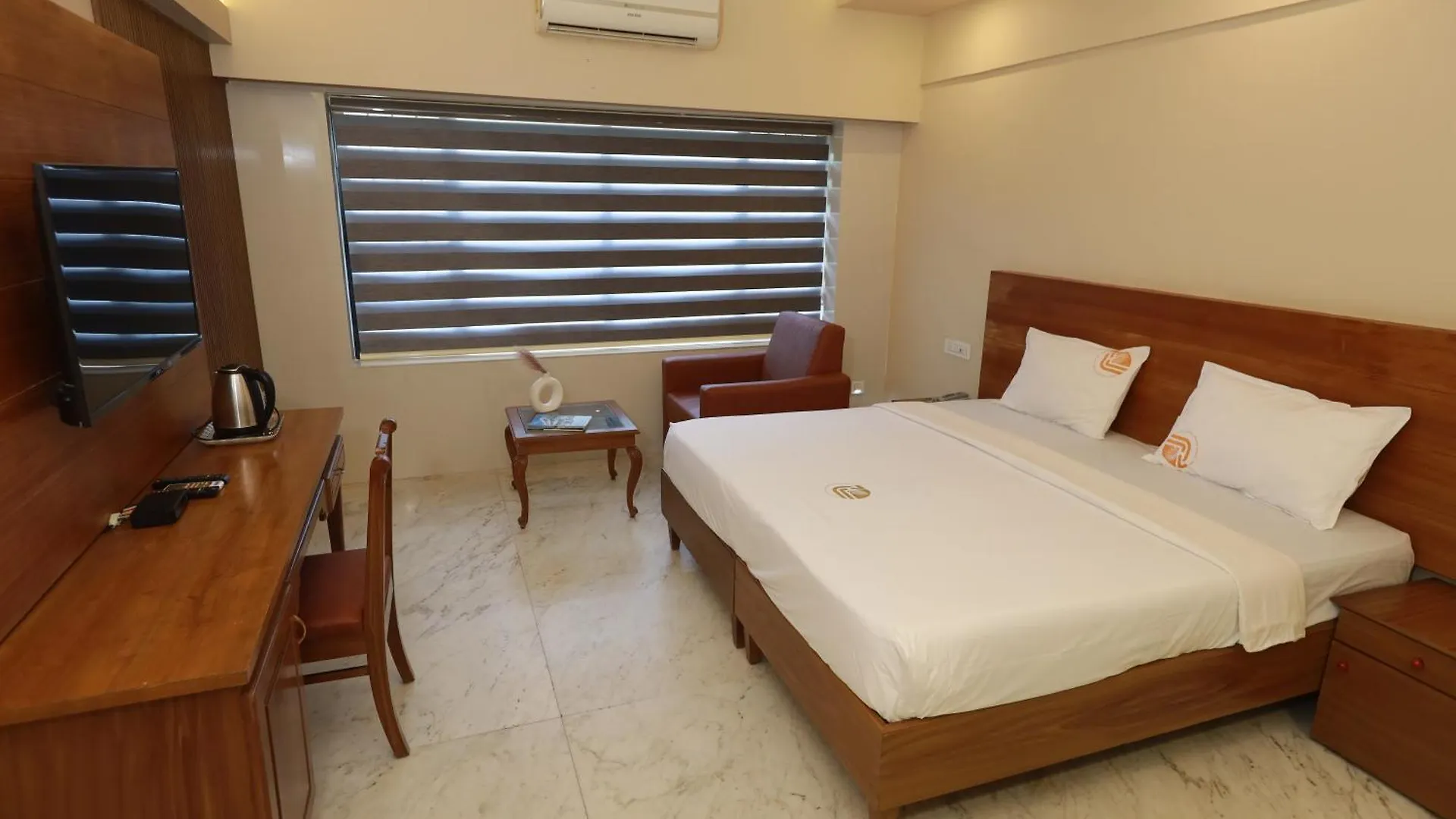 Liwa Tower Hotel & Business Center Kunnamkulam