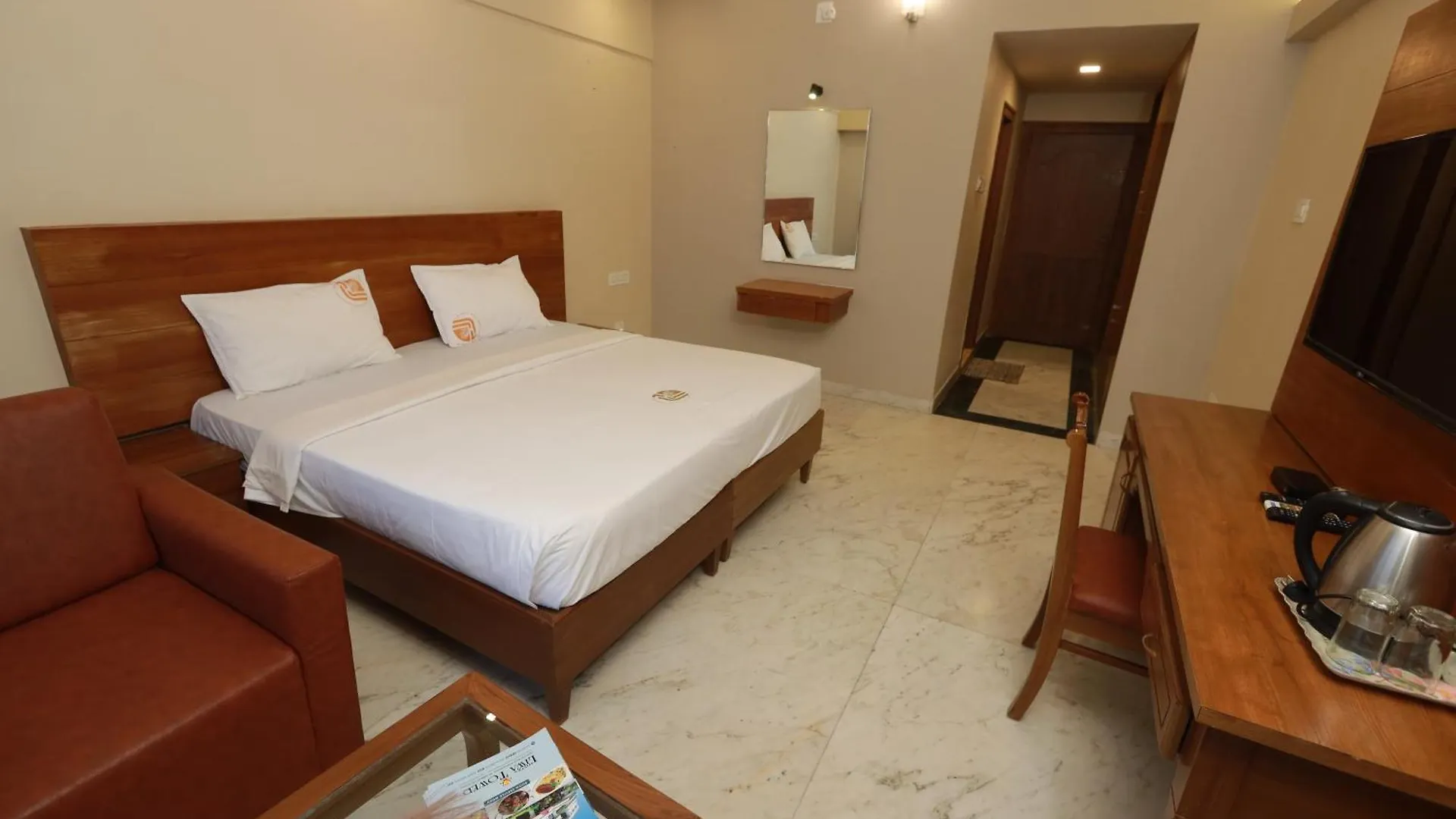 Liwa Tower Hotel & Business Center Kunnamkulam 3*,
