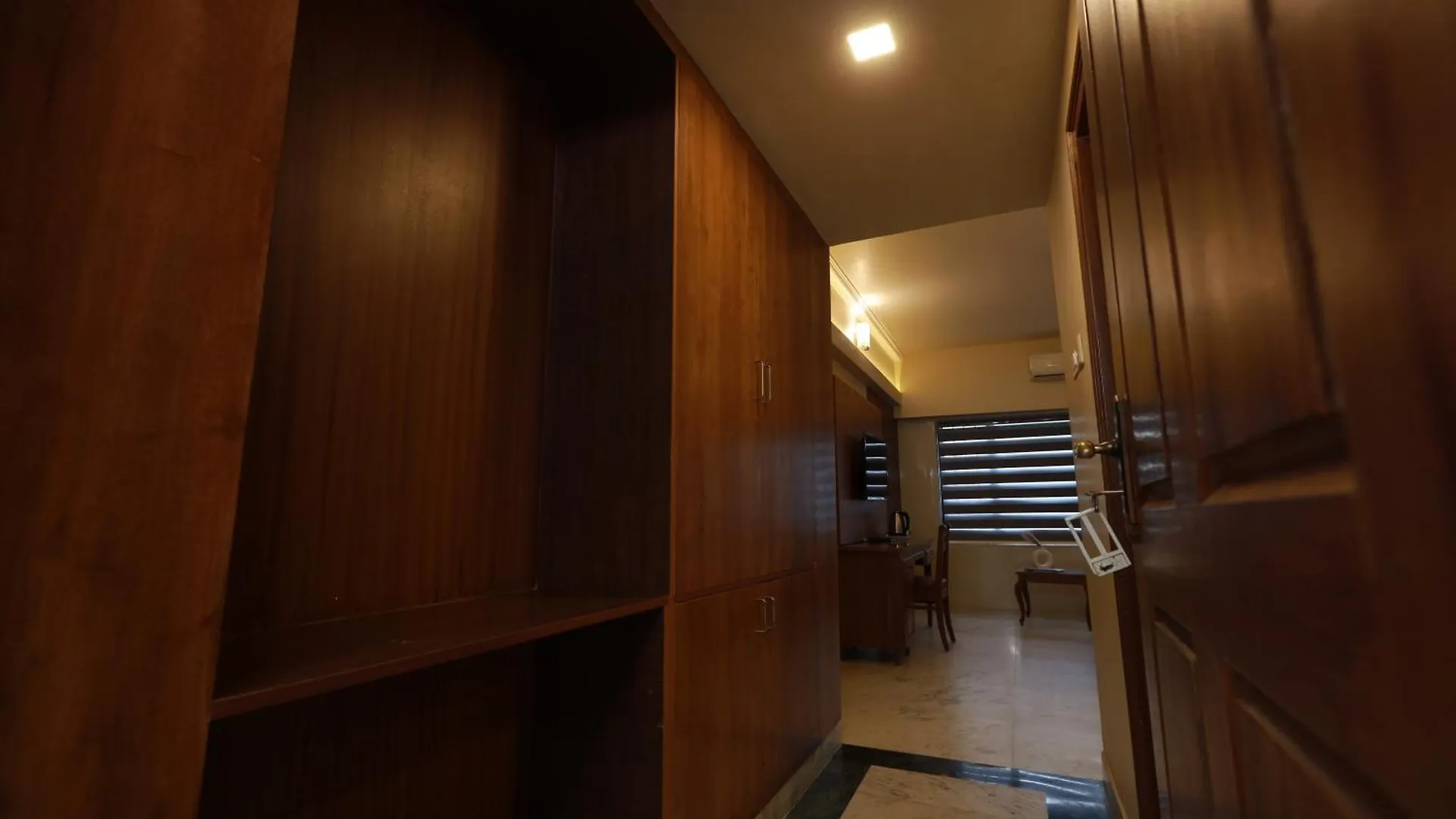 Liwa Tower Hotel & Business Center Kunnamkulam