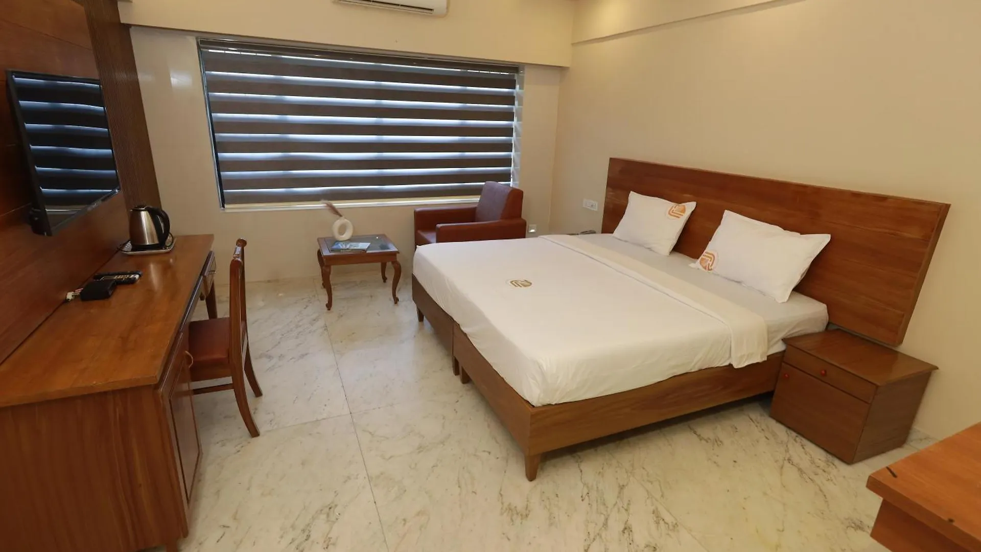 Liwa Tower Hotel & Business Center Kunnamkulam 3*,